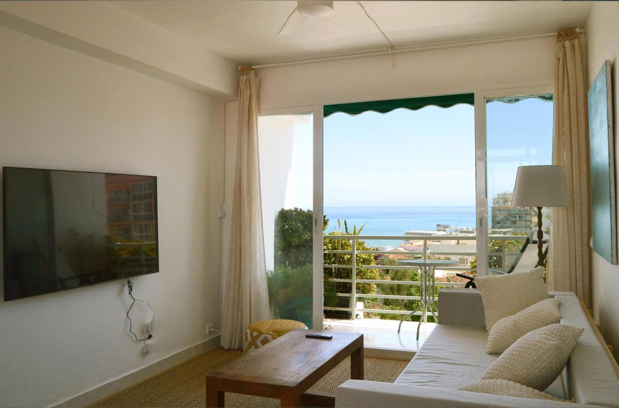 Light-Filled Apartment With Sea Views Торремолінос Екстер'єр фото